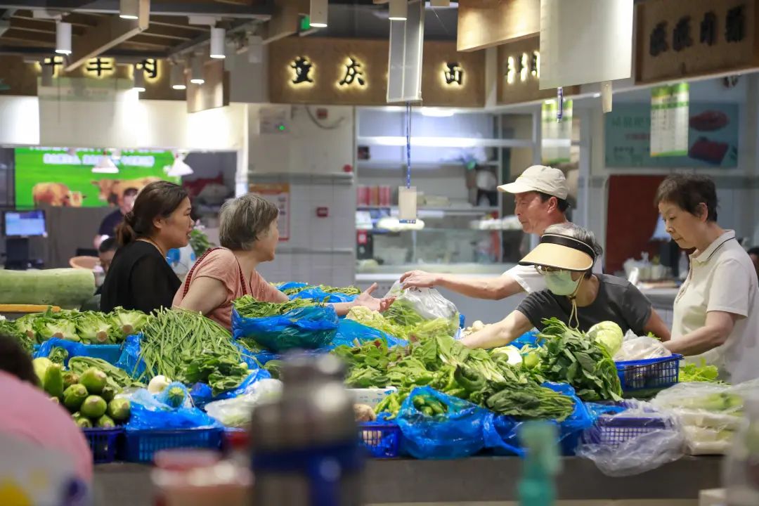 跟着“政府开放月”活动，在黄浦这家“智慧菜场”感受烟火气与食品经营新体验